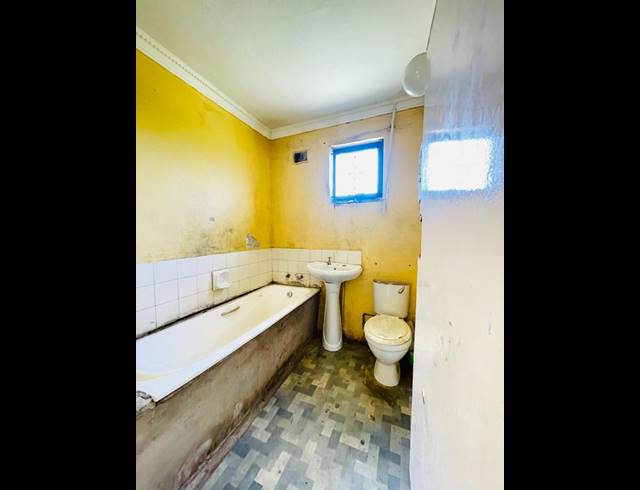 2 BEDROOM HOUSE FOR SALE IN UMLAZI Z